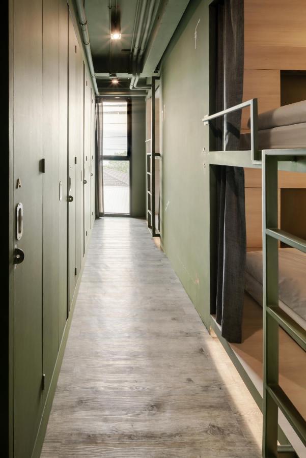 Speck Bangkok Hostel Exterior photo