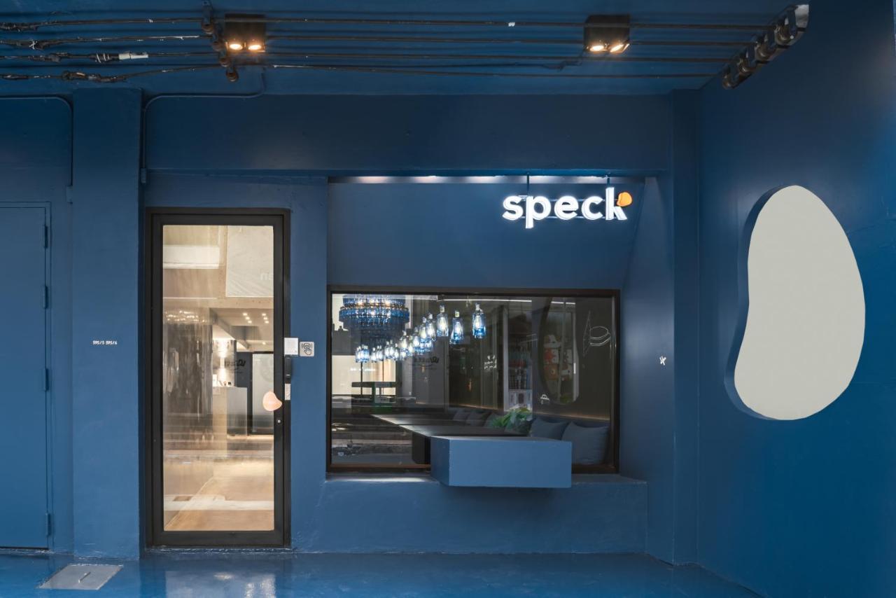 Speck Bangkok Hostel Exterior photo