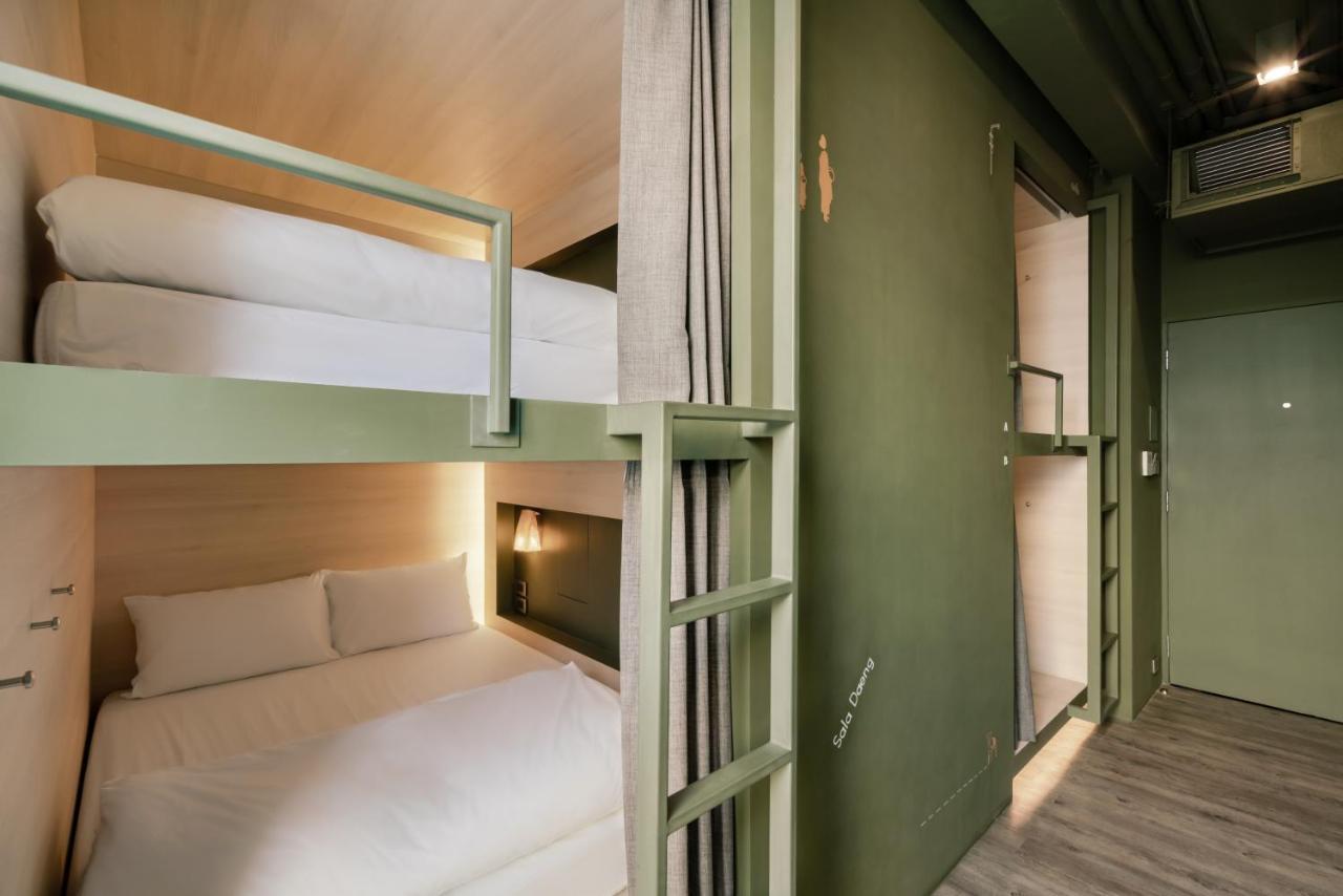Speck Bangkok Hostel Exterior photo