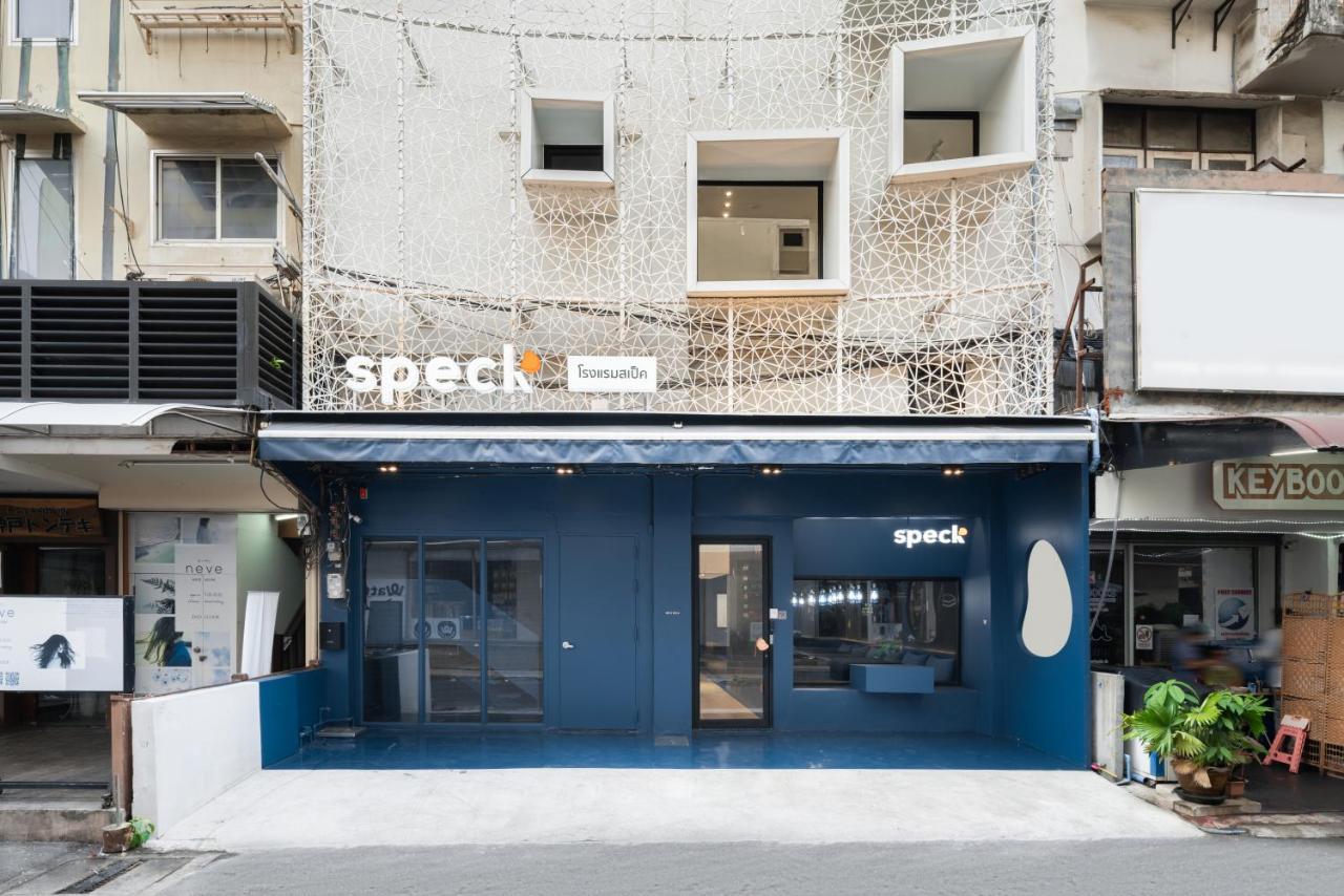 Speck Bangkok Hostel Exterior photo
